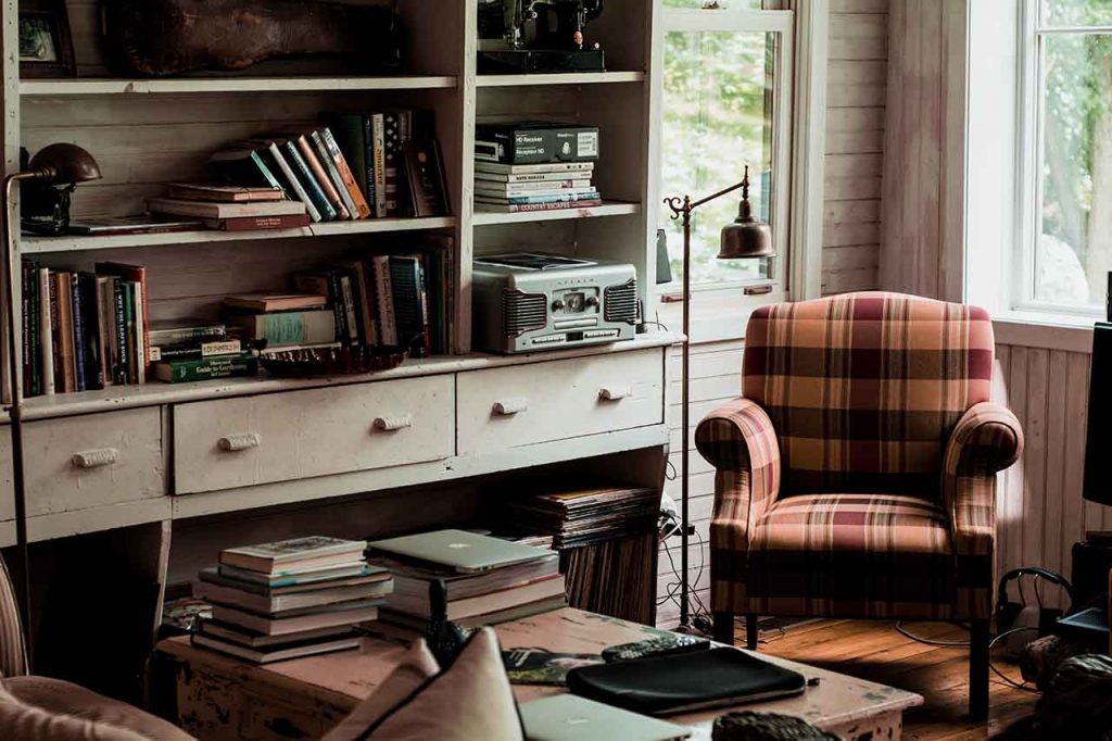 Salón decorado al estilo Cottage